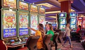 Casino slots and table games section showing various game thumbnails at 639club103